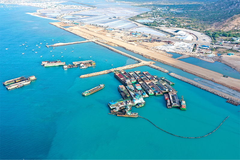 Cảng biển tổng hợp Cà Ná đã hoàn thành giai đoạn 1 sẽ mở ra một điểm giao thương quốc tế mới cho Ninh Thuận và khu vực Duyên hải Nam Trung Bộ