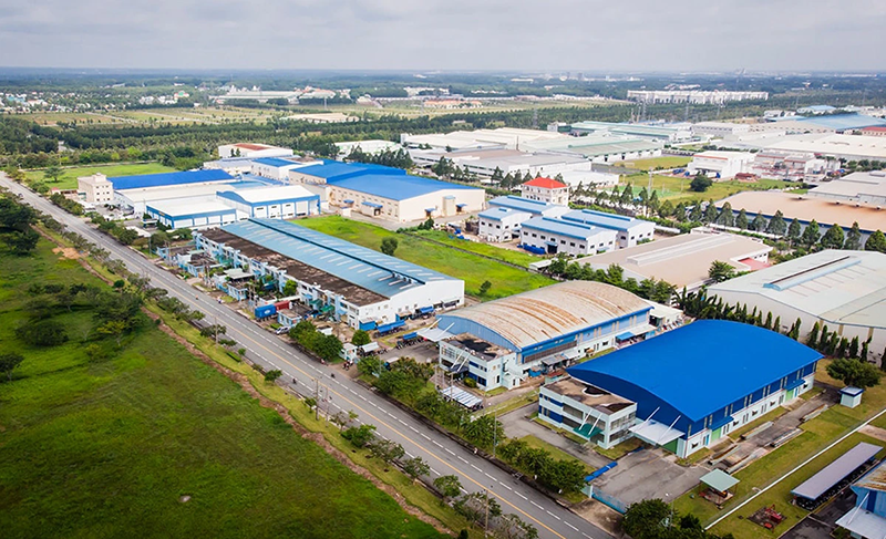 Hình ảnh chụp từ trên cao của KCN Sóng Thần 2 với nhiều nhà xưởng thuộc lĩnh vực công nghiệp nhẹ và chế biến thực phẩm