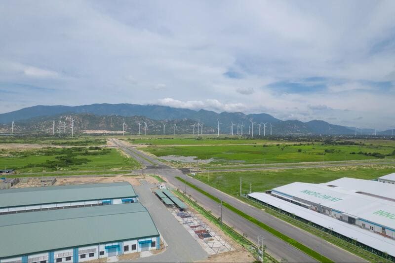 Du Long's infrastructure has been completed 100% and meets the production needs of certain specialized industries such as textiles, dyeing, and chemicals.