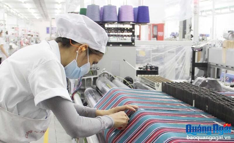 Hoạt động sản xuất sợi tại Công ty TNHH Tân Mahang Việt Nam - nhà máy cung ứng số lượng lớn sản phẩm sợi nhằm phục vụ ngành sản xuất và thời trang (Hình ảnh: KCN VSIP Quảng Ngãi)