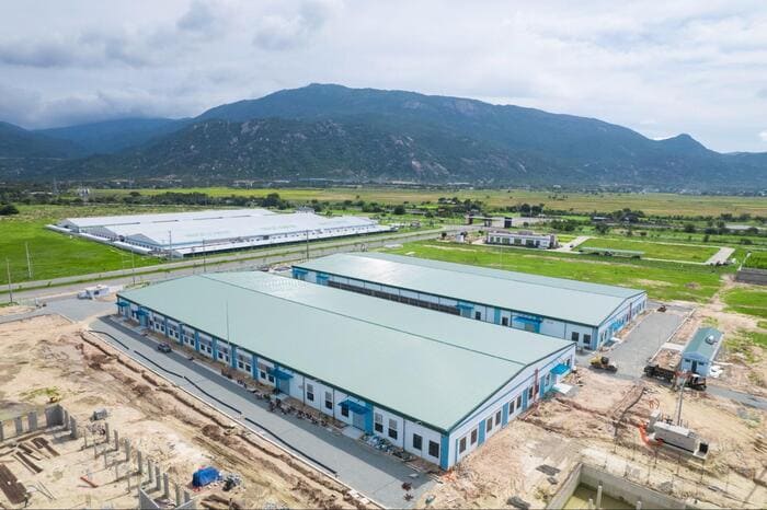 KCN Du Long (tỉnh Ninh Thuận) nằm ở vùng công nghiệp số 3, mới đi vào hoạt động đầu năm 2023 nhưng đã có tổng vốn đầu tư thu hút lên đến hơn 1.000 tỷ đồng