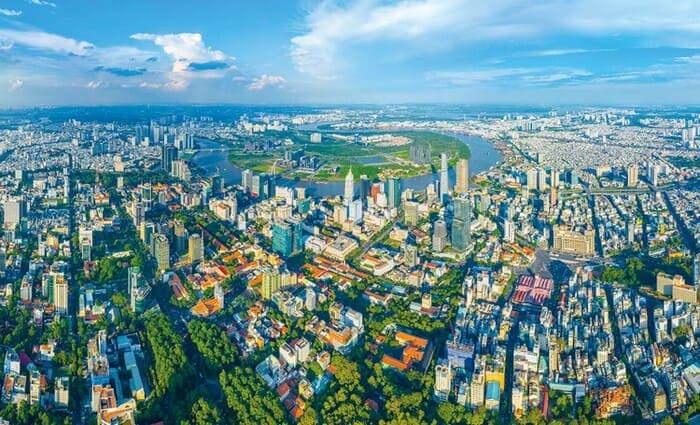 Vùng 5 bao gồm nhiều trung tâm kinh tế quan trọng như thành phố Hồ Chí Minh, Bình Dương, Đồng nai