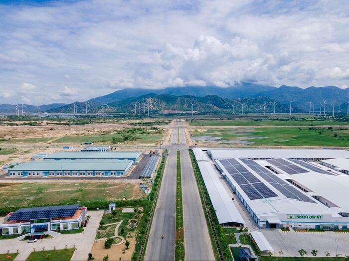 The environmentally friendly industrial park model is an inevitable step in integrating with the global economy. (Image: Du Long Industrial Park)