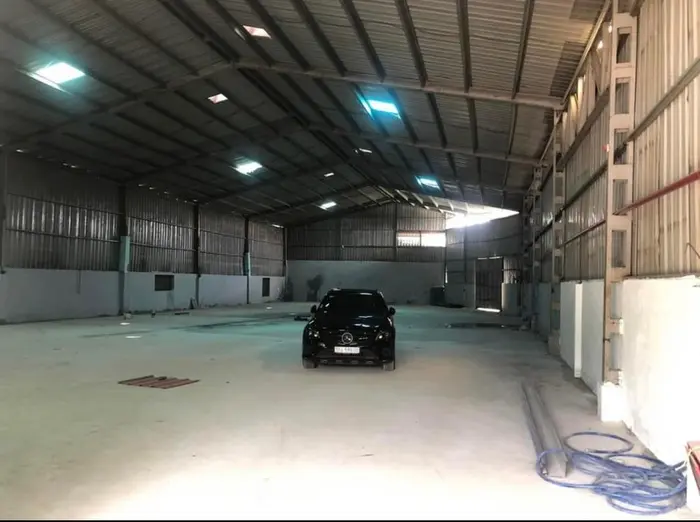 Một trong những kho xưởng nằm trên đường Phan Huy Ích