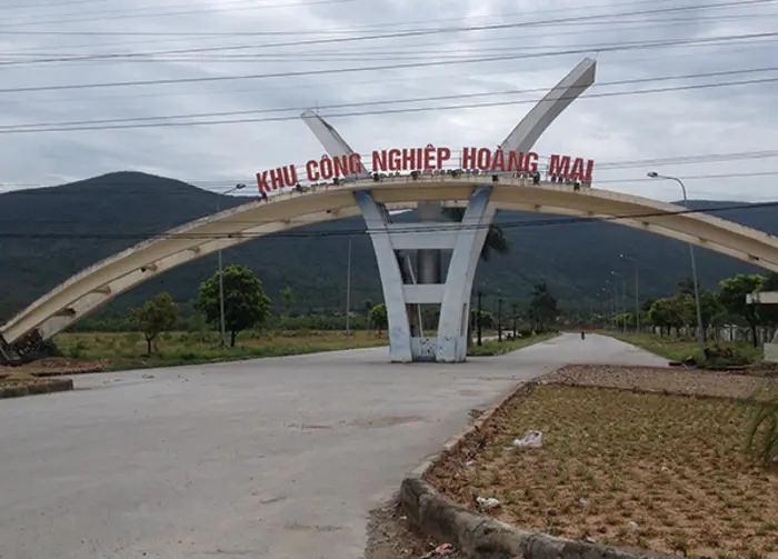 KCN Hoàng Mai I nằm sát Quốc lộ 1A, gần cảng và sân bay, rất thuận lợi cho hoạt động xuất nhập khẩu