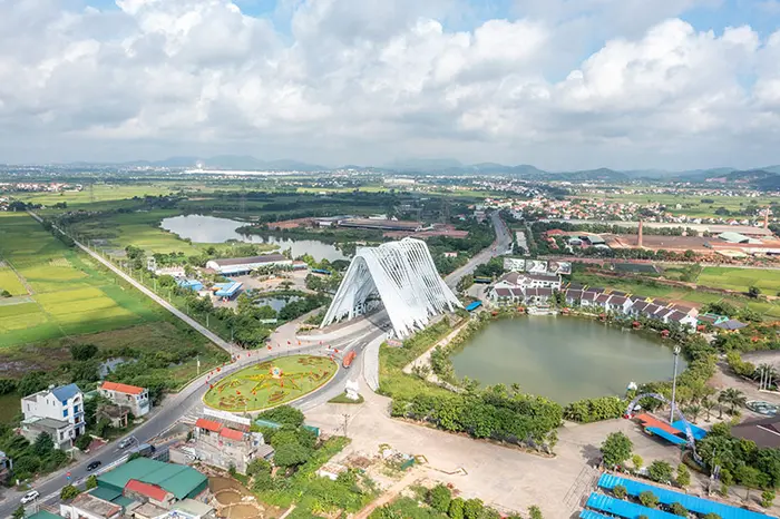 TP. Đông Triều nằm ở cửa ngõ phía Tây của tỉnh, có lợi thế lớn về kết nối giao thông