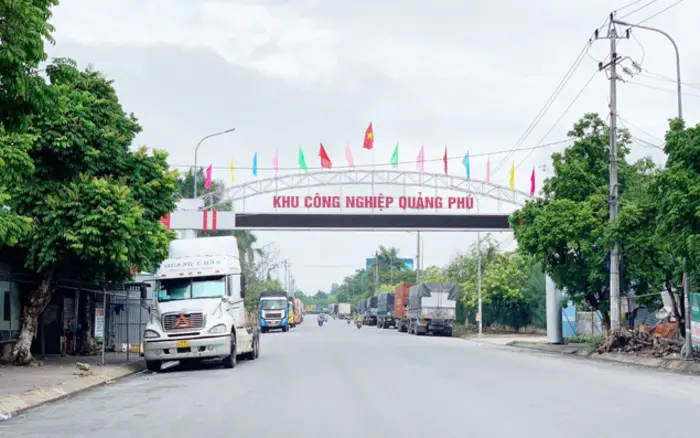 KCN Quảng Phú có vị trí rất thuận lợi khi nằm liền kề với KKT Dung Quất và VSIP Quảng Ngãi
