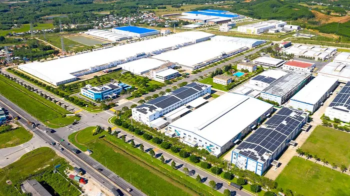 Quảng Ngãi hiện có 490 dự án với tổng vốn đầu tư đạt khoảng 393 nghìn tỷ đồng (Hình ảnh: KCN VSIP Quảng Ngãi)