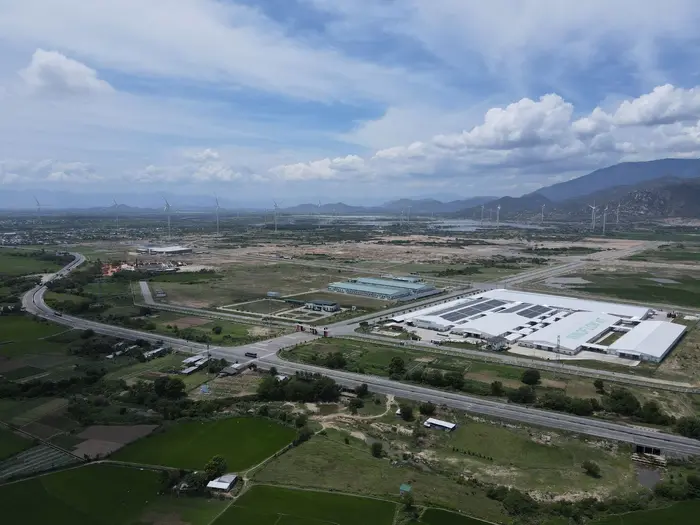 Khánh Hòa là trung tâm công nghiệp quan trọng của khu vực Duyên hải miền Trung – Tây Nguyên (Ảnh: KCN Du Long)