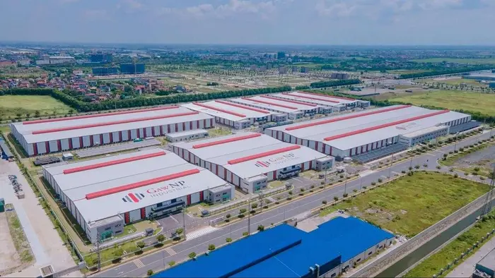 Vị trí kho xưởng nhỏ gần khu dân cư hoặc trục giao thông chính giúp tiết kiệm vận chuyển